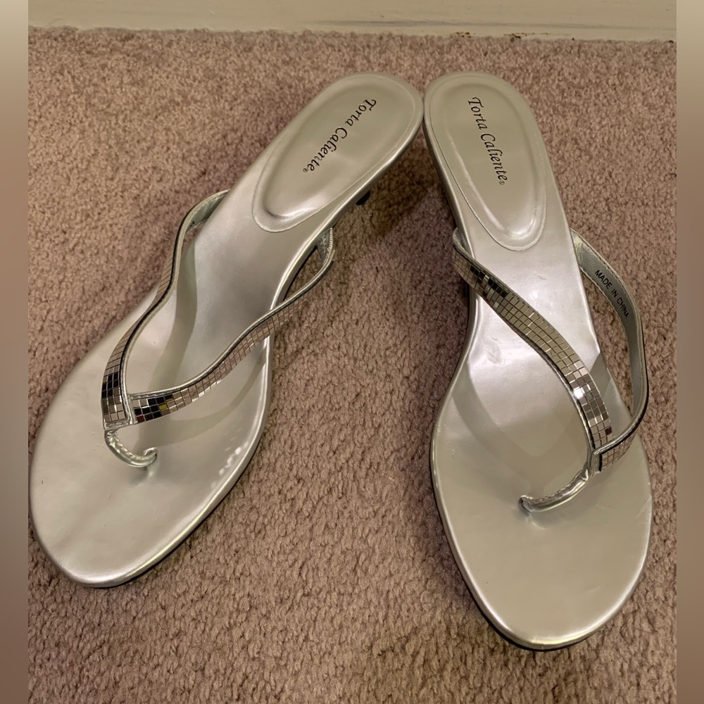 Torta Caliente Silver Mirrored Heels Size 11W NIB NWT